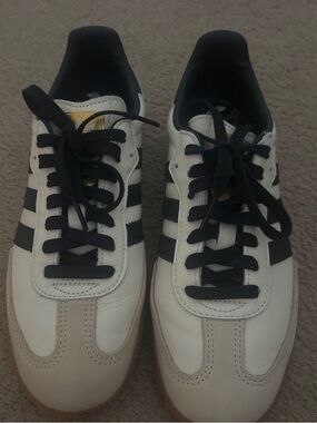 adidas women’s Cream & Black Sambas-